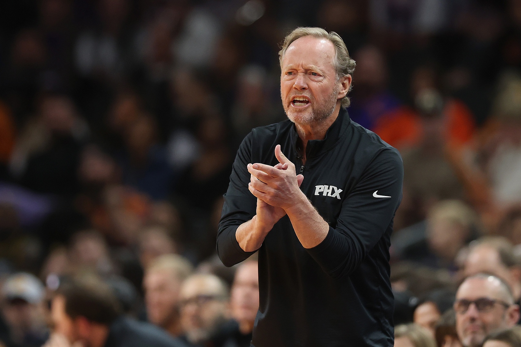 布克在你執(zhí)教過的球員中排第幾？布登：他今晚排名第一