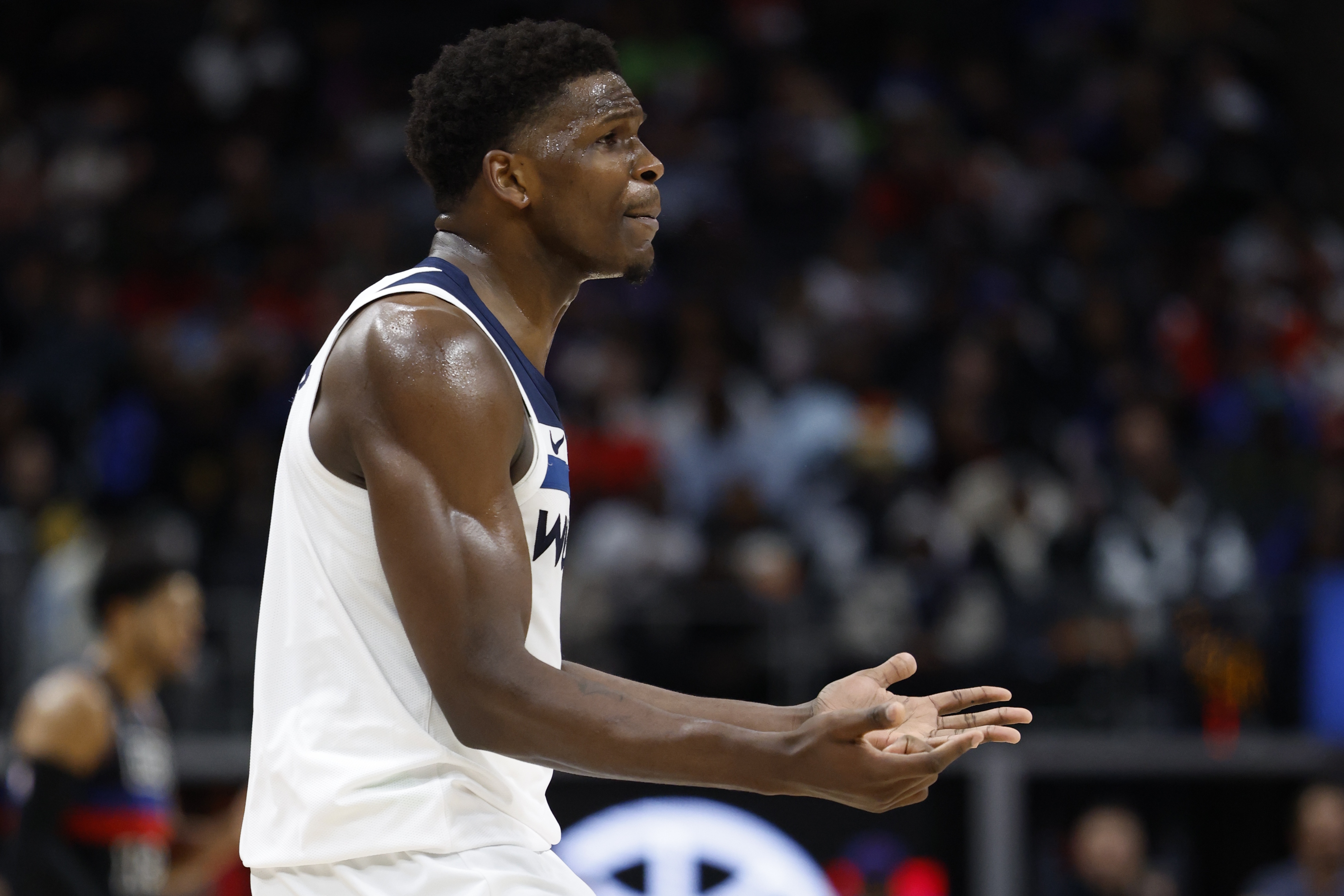 烏度卡:我們無(wú)法限制愛(ài)德華茲 擁有能在末節(jié)得分的球員真的很棒