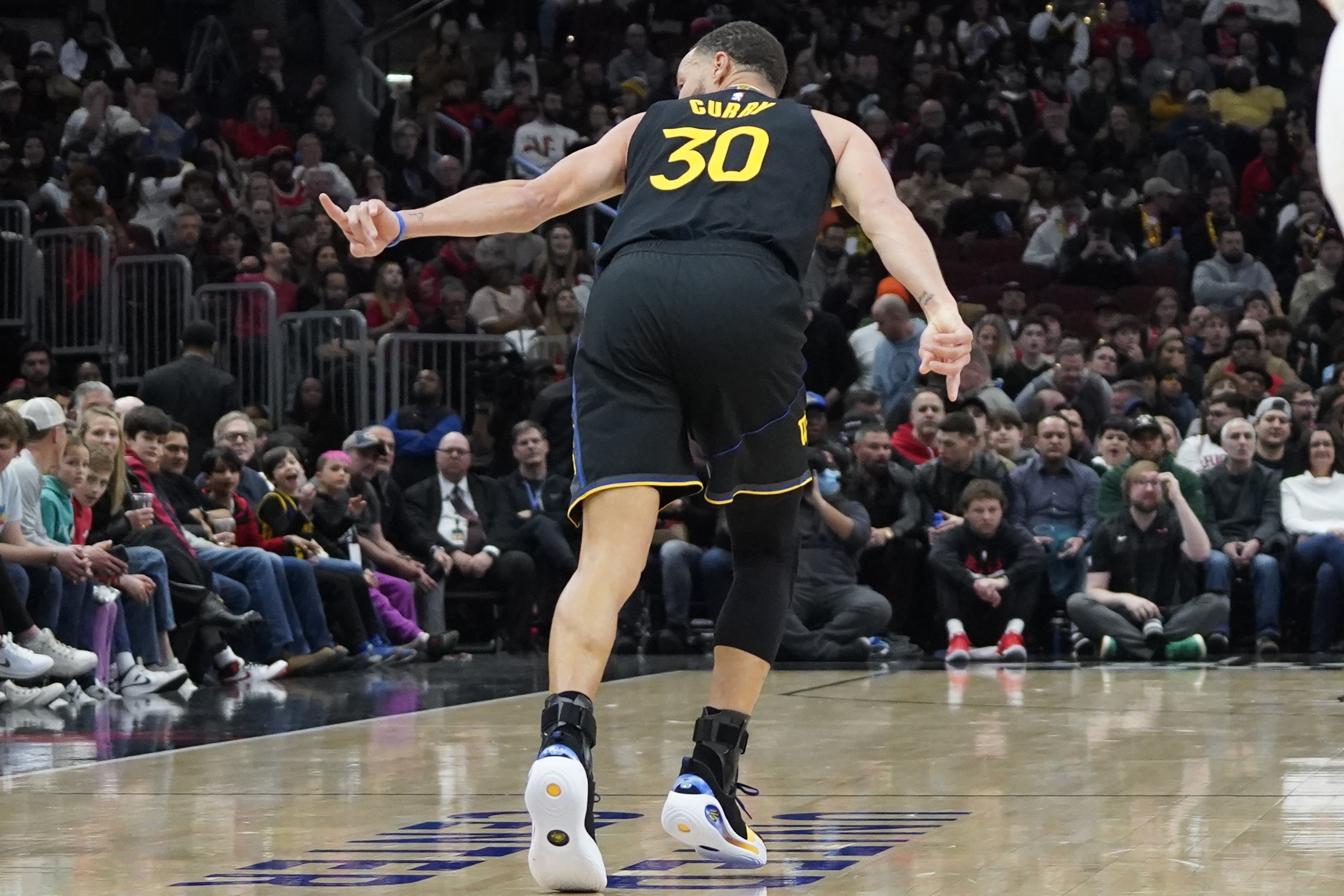 庫(kù)里:現(xiàn)在有種安心的感覺(jué) 每個(gè)回合都沒(méi)那么難了